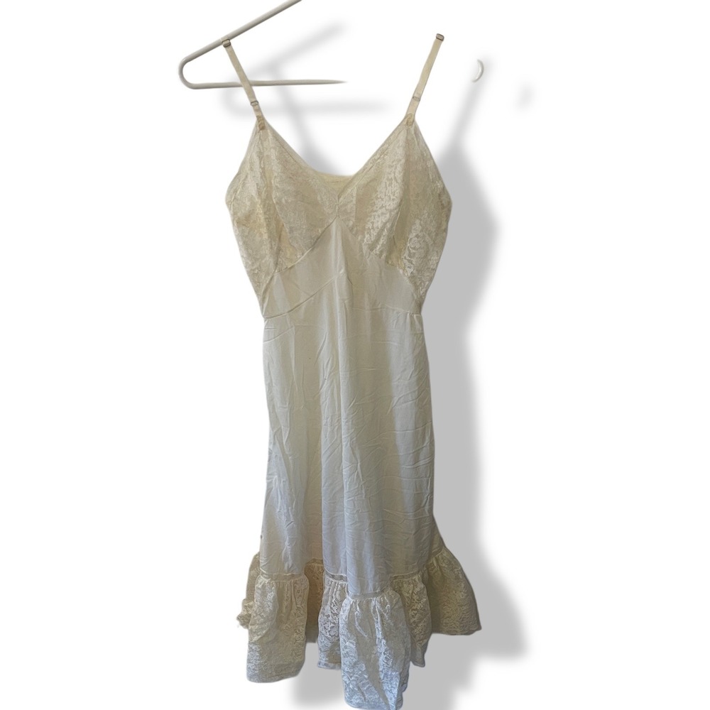 Ladies Lace Slip Adjustable Spaghetti‎ Strap V-Neck